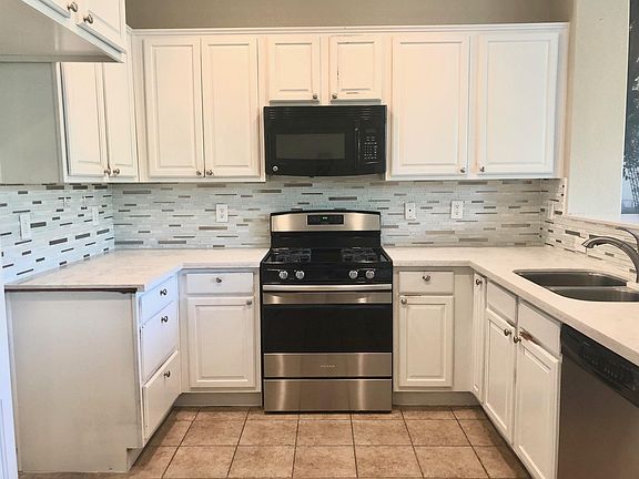 4th image of 303 Dante Cir