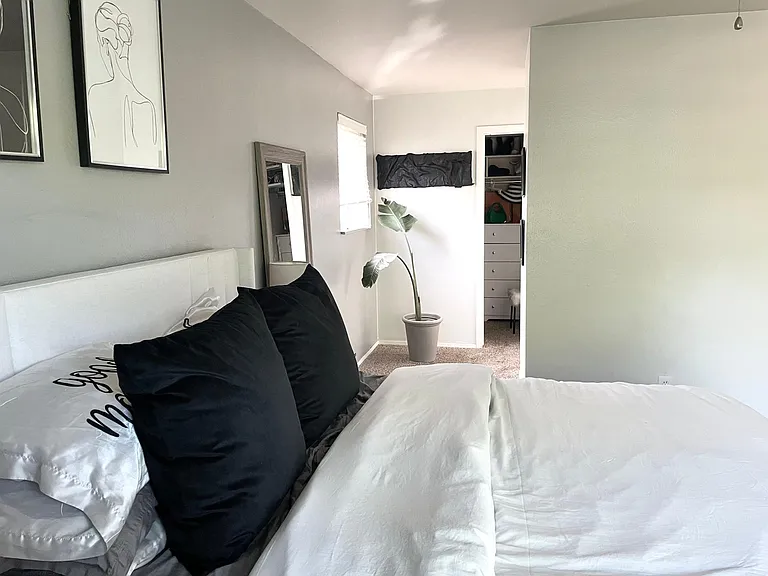 4003 S Walden St — Photo 11