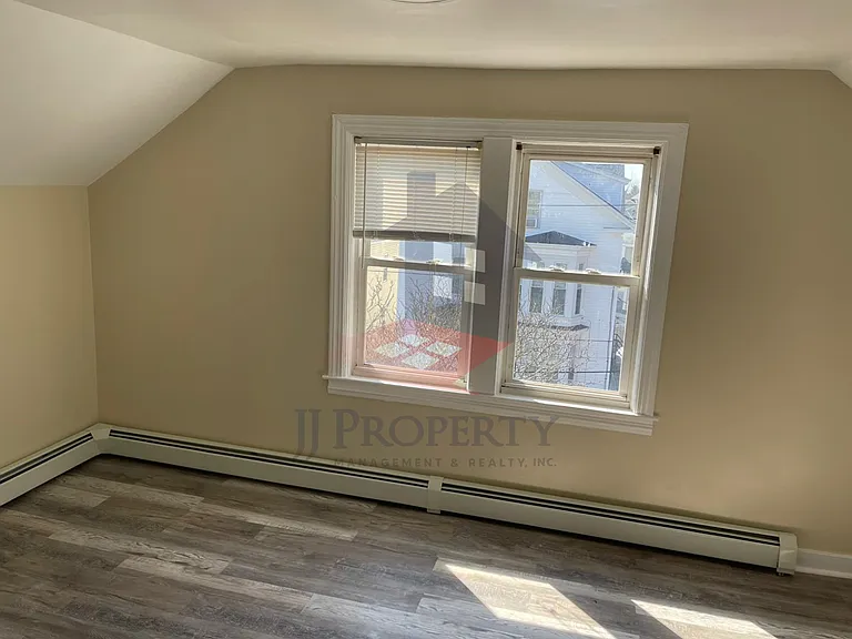 31 Hawthorne St #3 — Photo 8