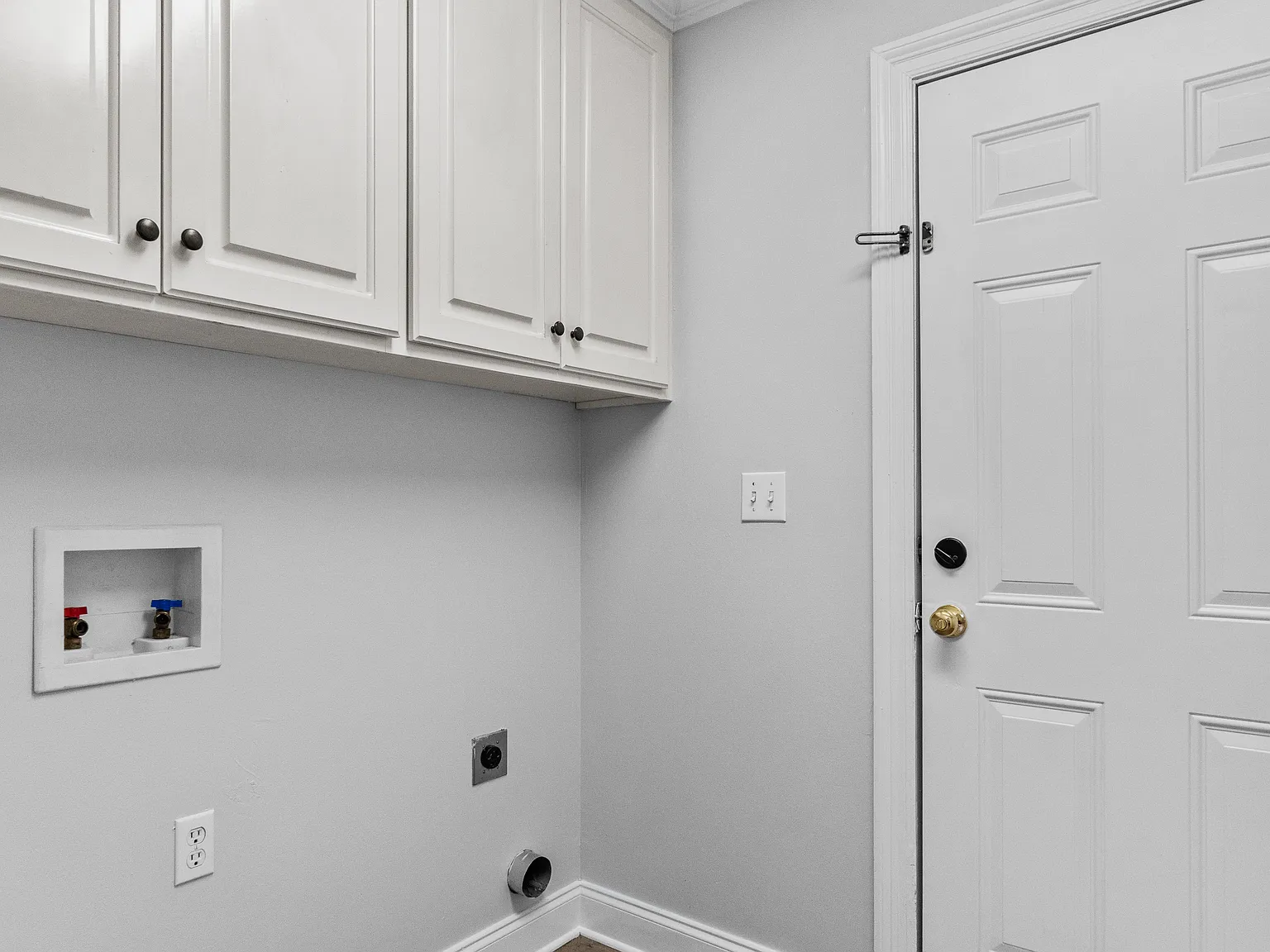 4 bed, 1963 sqft, $2,800 — Photo 2