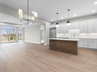 1 Hill Farm Rd #212, Saint Paul, MN 55127