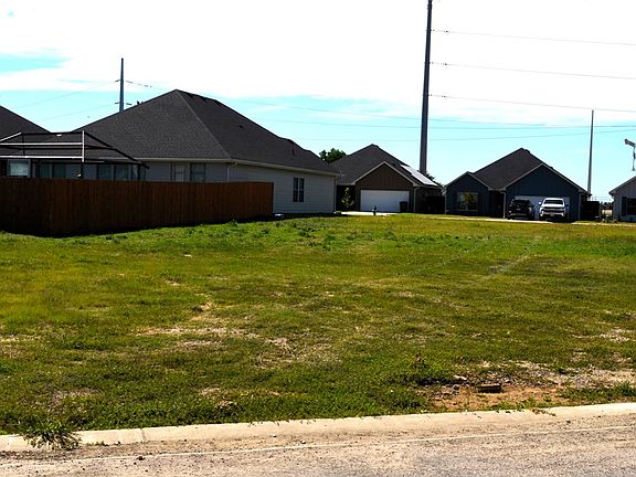 3rd image of 321 Preston Rd