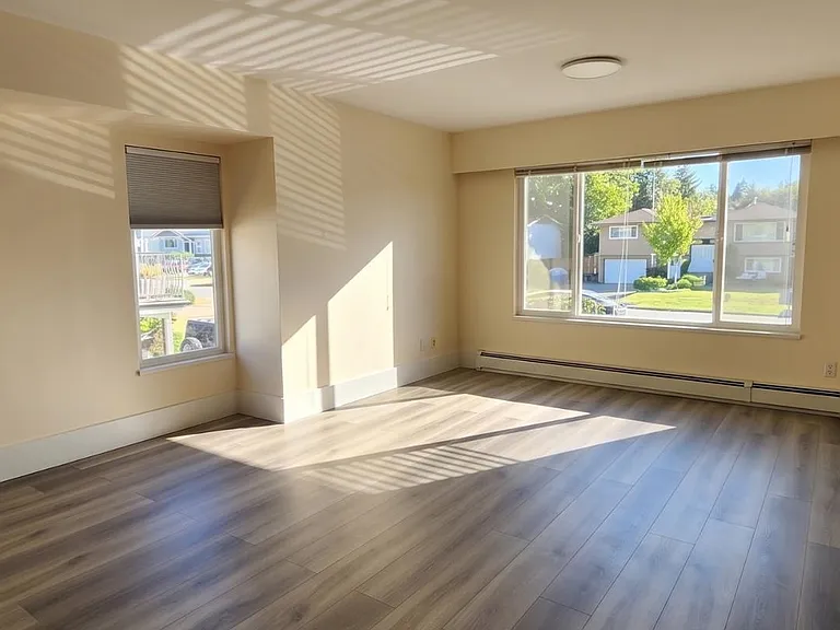 1535 Blaine Ave #UPPER — Photo 2