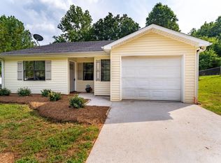 4042 Warren Rd, Flowery Branch, GA 30542