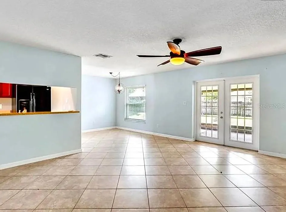3 bed, 2.0 bath, 1064 sqft, $2,150 — Photo 3