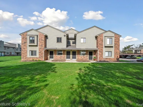 21920 Indian Creek Dr, Farmington, MI 48335
