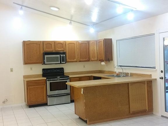 3rd image of 2914 Haymeadow Dr