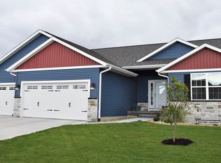 1010 Algonquin Dr, Cedar Falls, IA 50613