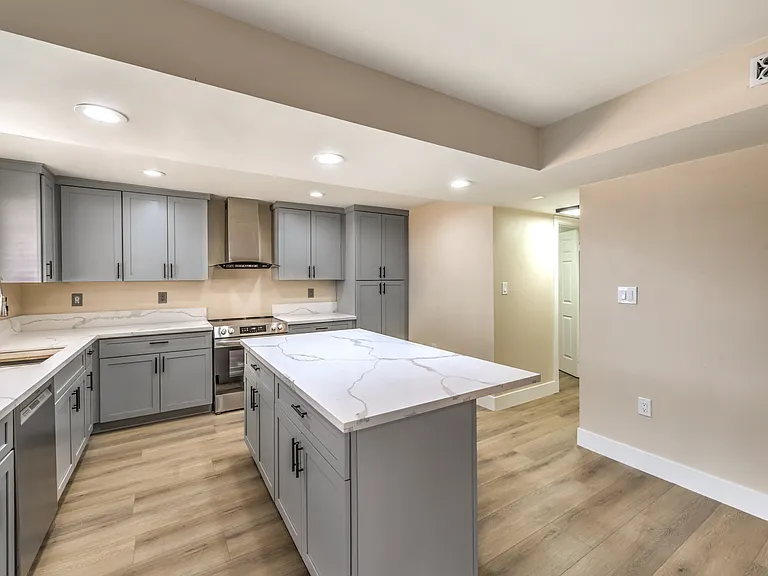 7477 Ullom Dr — Photo 6
