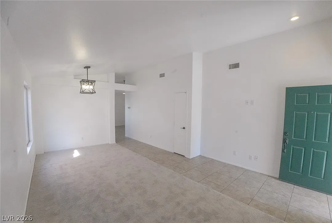 3 bed, 2.0 bath, 1466 sqft, $2,300 — Photo 4