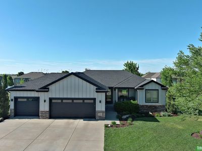 2326 E 16th St, York, NE, 68467