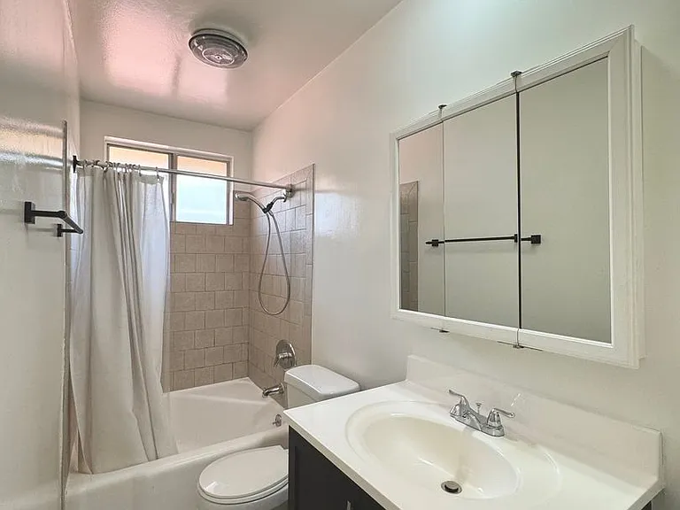2106 S Bentley Ave — Photo 19