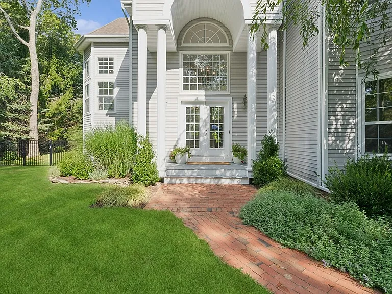 35 Hollow Ln — Photo 2