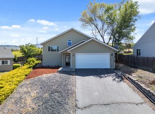 2330 James Martin Ct, Klamath Falls, OR 97601