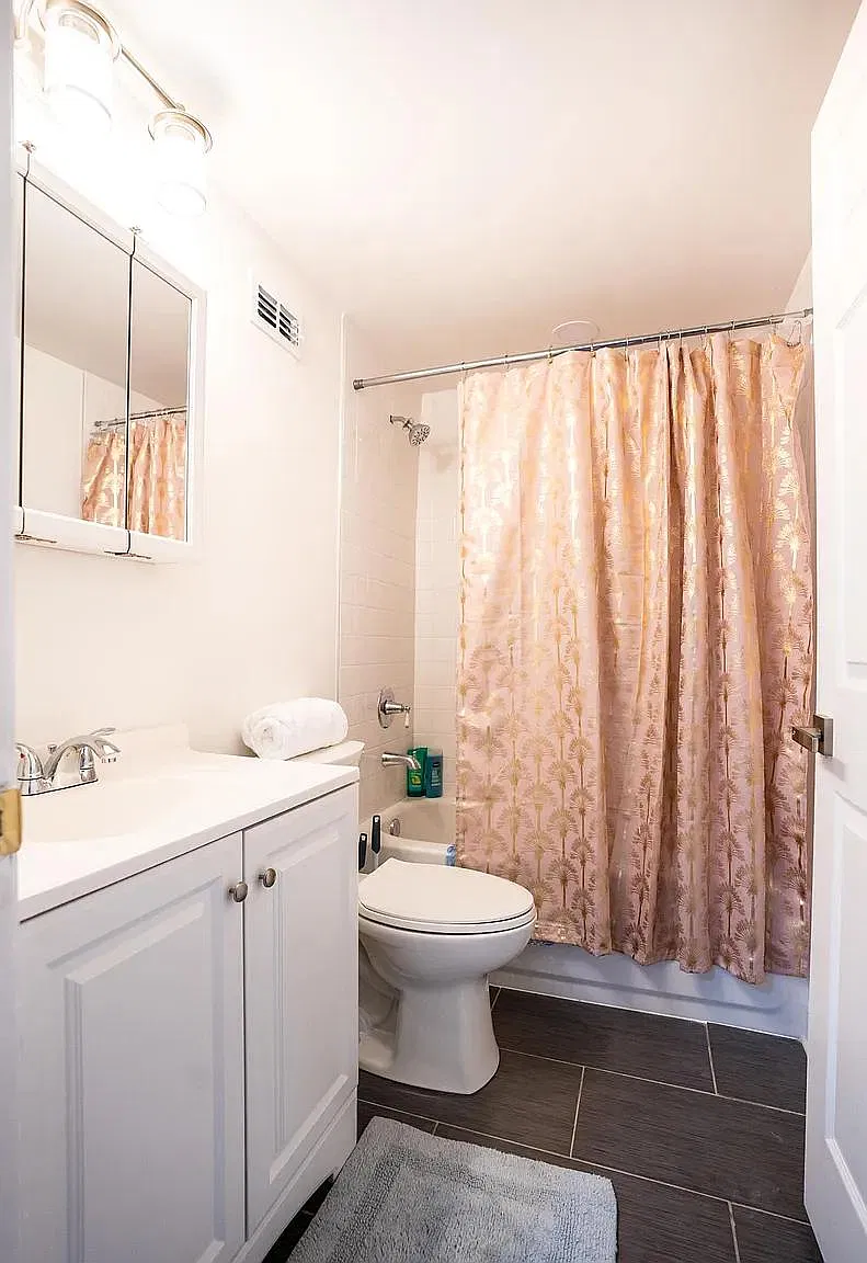 2203 Myra St — Photo 4