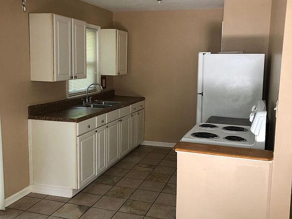3rd image of 303 Robinwood Ave