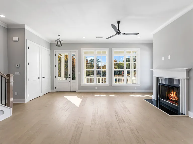 2035 Parkside Ln — Photo 10