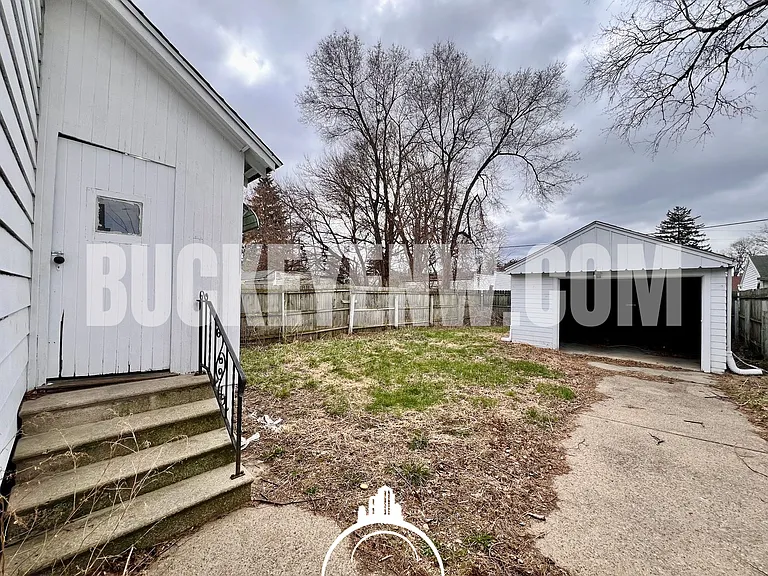 3817 Burton Ave — Photo 16