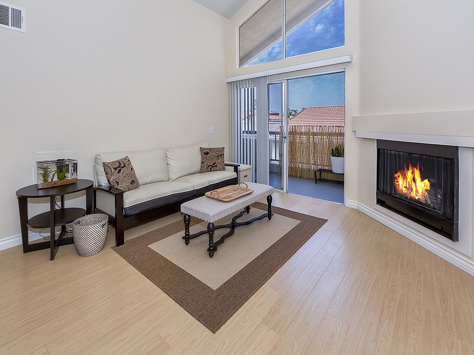 1st image of 5550 Owensmouth Ave APT 309