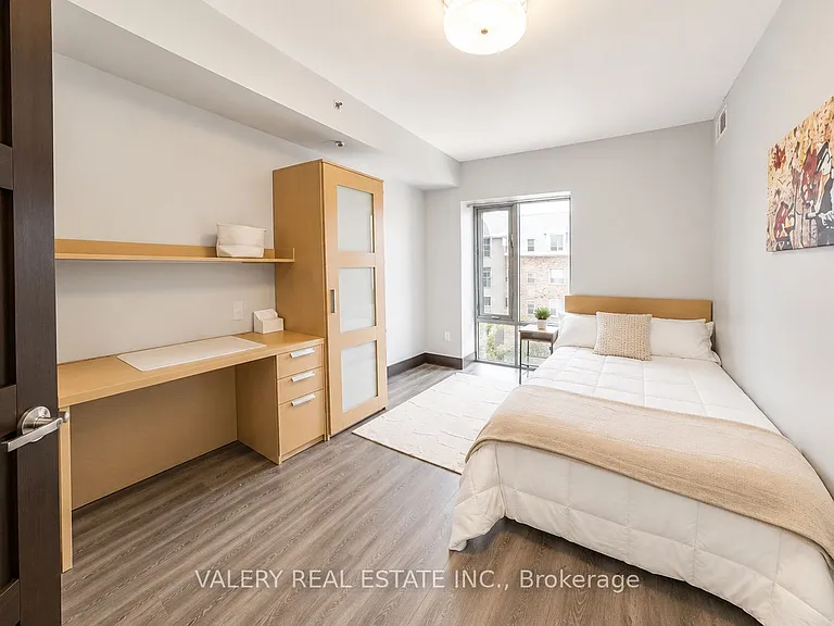 339 King St N #403 — Photo 9