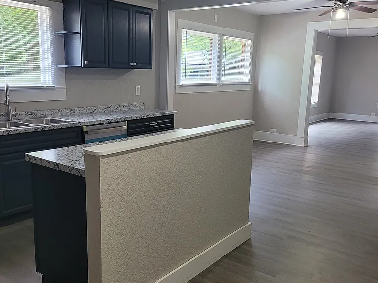 313 N Walnut St — Photo 6
