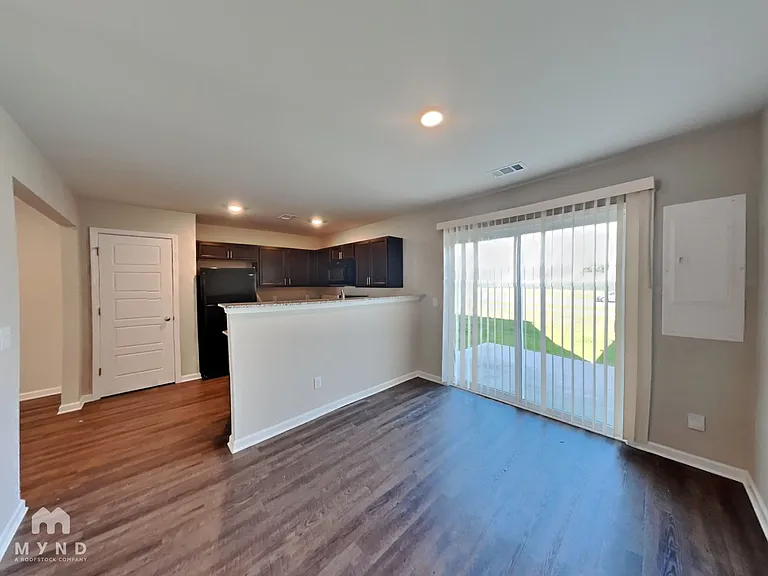 Lake Shore — Photo 115