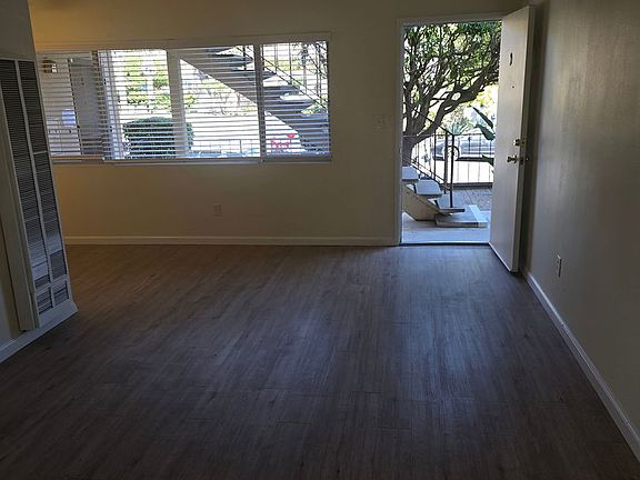 5th image of 4676 Noyes St APT D