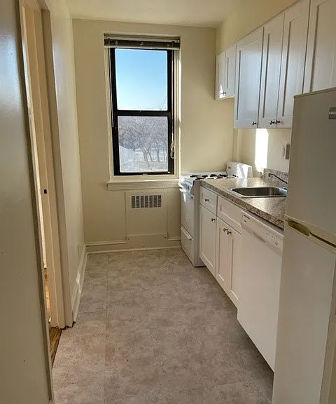Parkway House Apartments — Photo 40