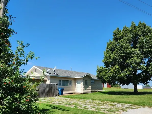 2098 W Highway 12, Gentry, AR 72734