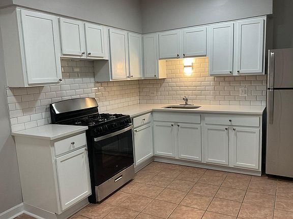 2nd image of 1128 E 62nd St #102