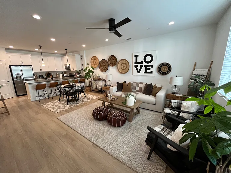 1114 Tiburon Way — Photo 3