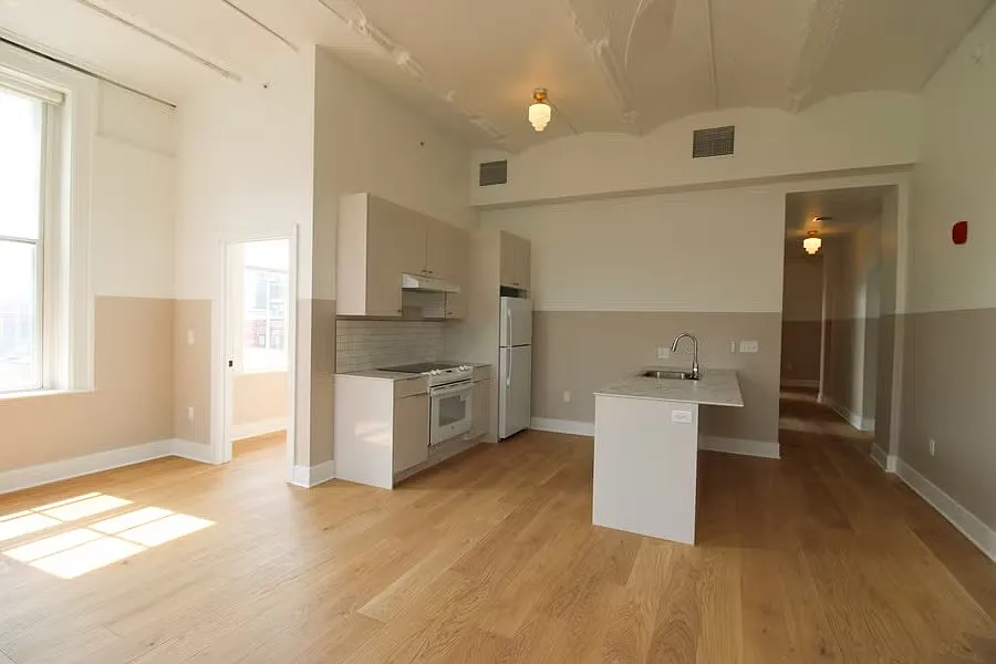 1 bed, 1.0 bath, 915 sqft, $2,090 — Photo 2