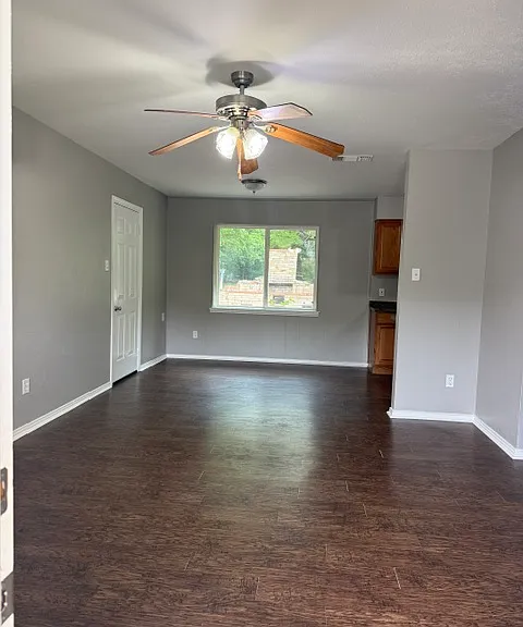 558 Power Dr — Photo 3