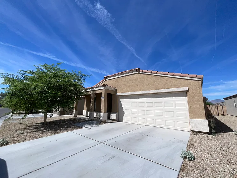 2405 Village Dr — Photo 30