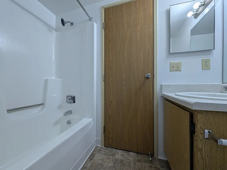 Charter Oaks Apartments — Photo 184