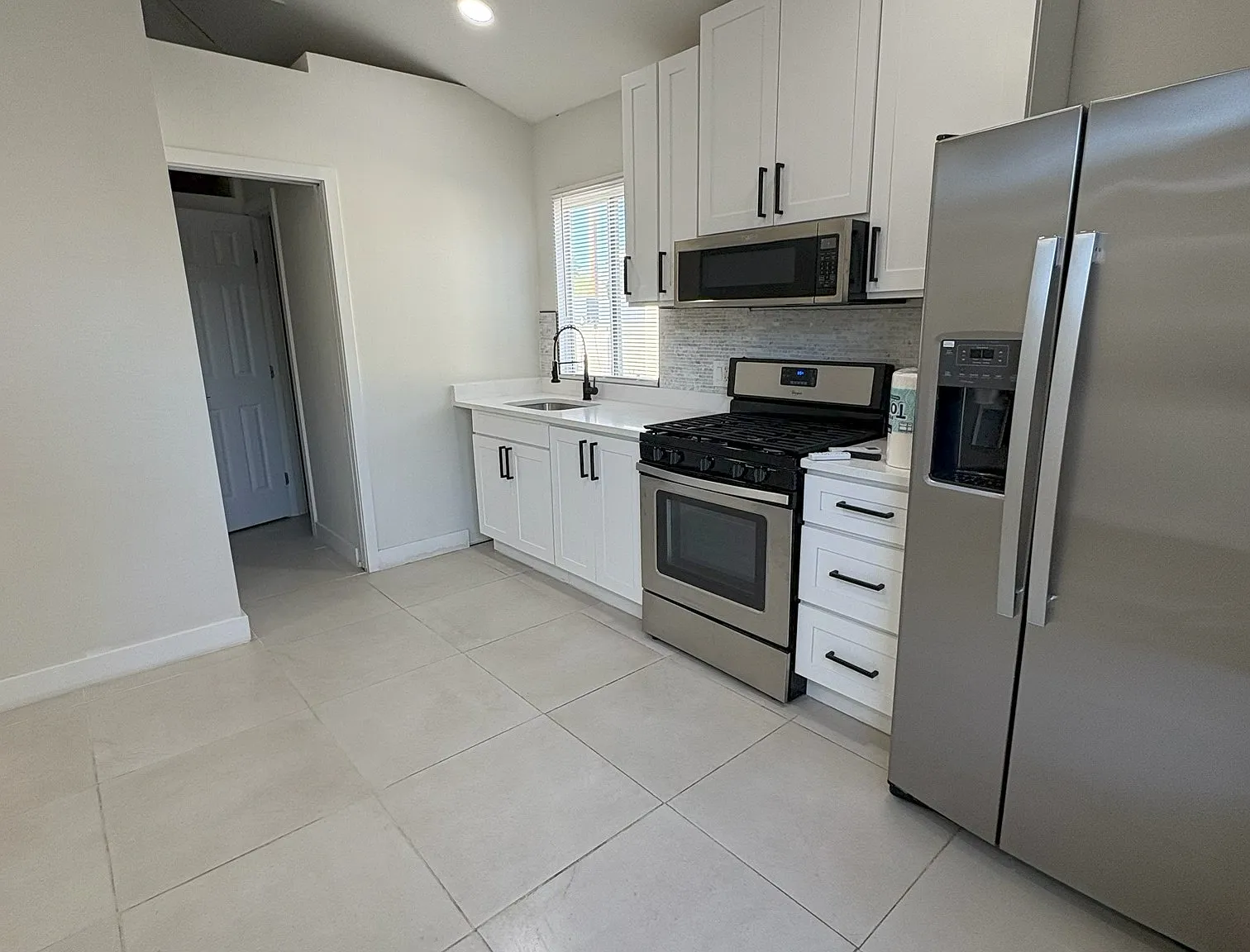 1 bed, 400 sqft, $1,200 — Photo 2