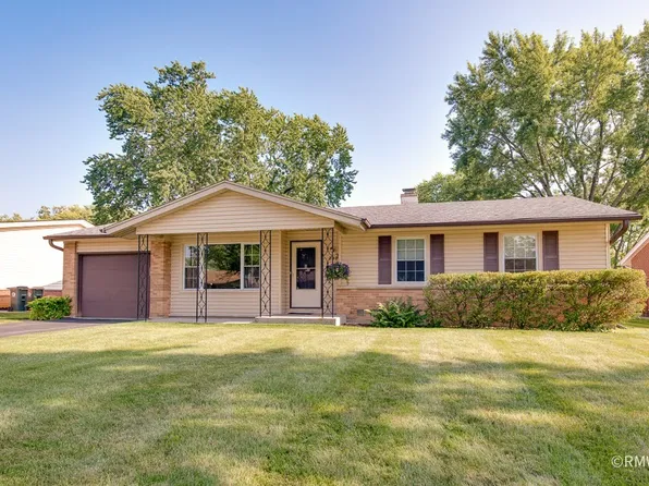 231 Clearmont Dr, Elk Grove Village, IL 60007