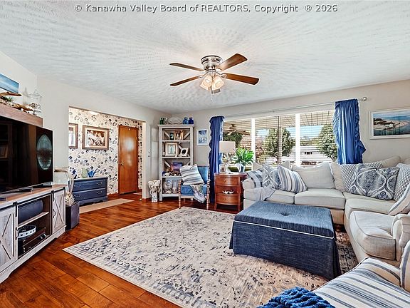 3rd image of 121 Naomi Ct