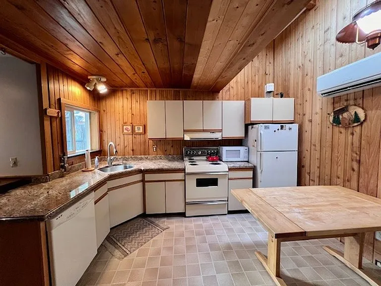354 Shallow Shore Rd — Photo 7