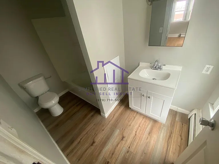 110 Howe St #4 — Photo 8