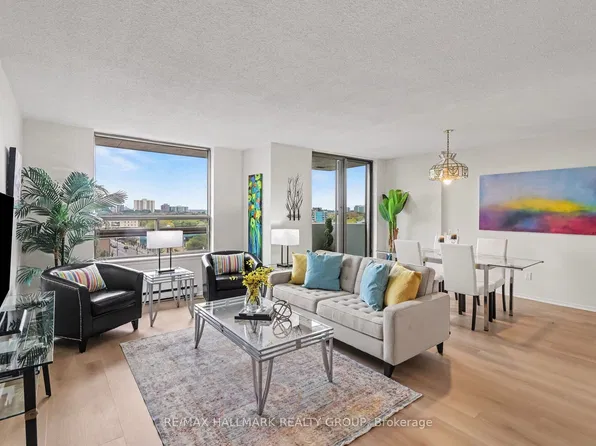 200 Lafontaine Ave #902, Ottawa, ON K1L 8K8