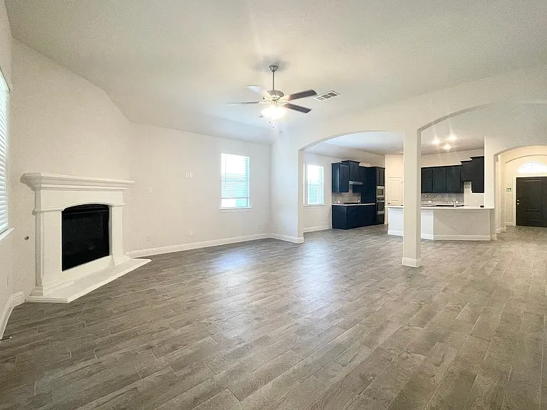 2924 Log Cabin Dr — Photo 13