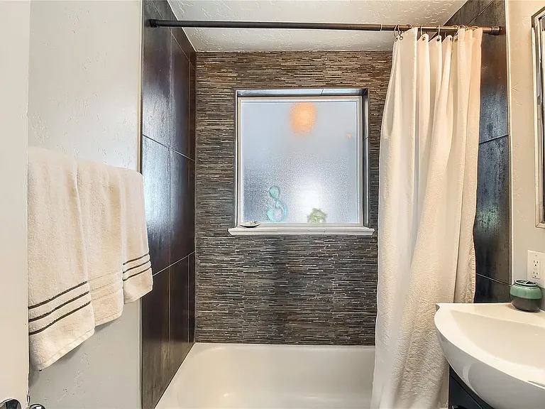 3808 N Steele St — Photo 21