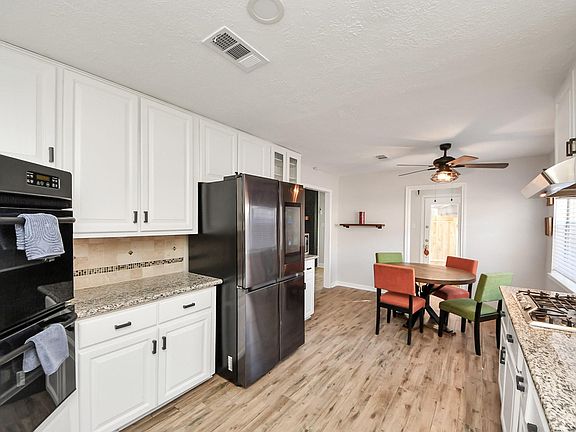 5th image of 15715 Creekhaven Dr