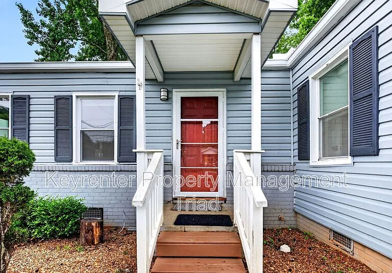 704 E Lexington Ave — Photo 31