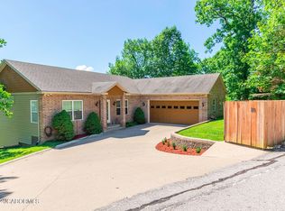 18 Spring Green Ct, Lake ozark, MO 65049