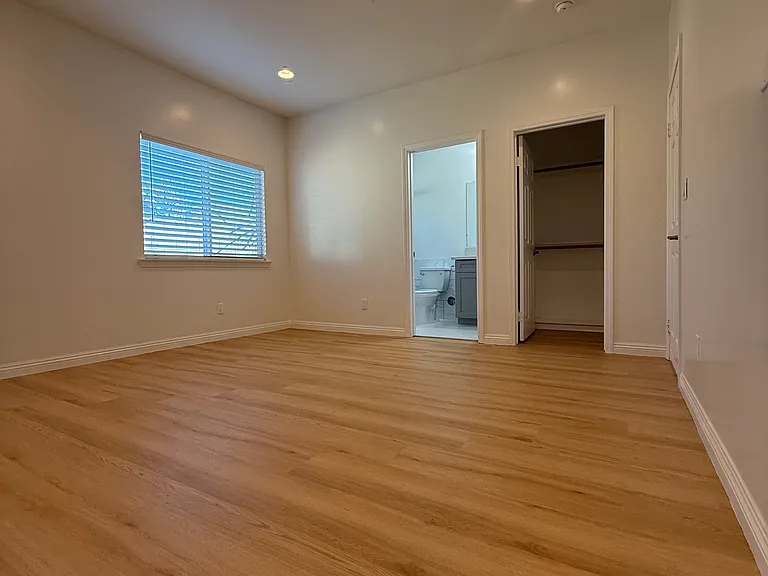 3242 Charlotte Ave — Photo 2