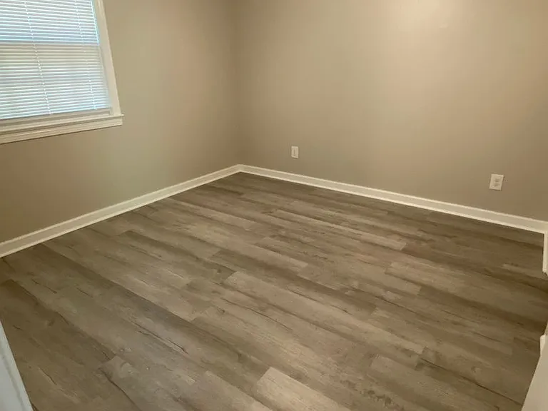 120 Hadley Dr — Photo 5