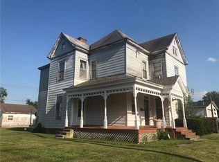 307 4th St, Charleston, IL 61920