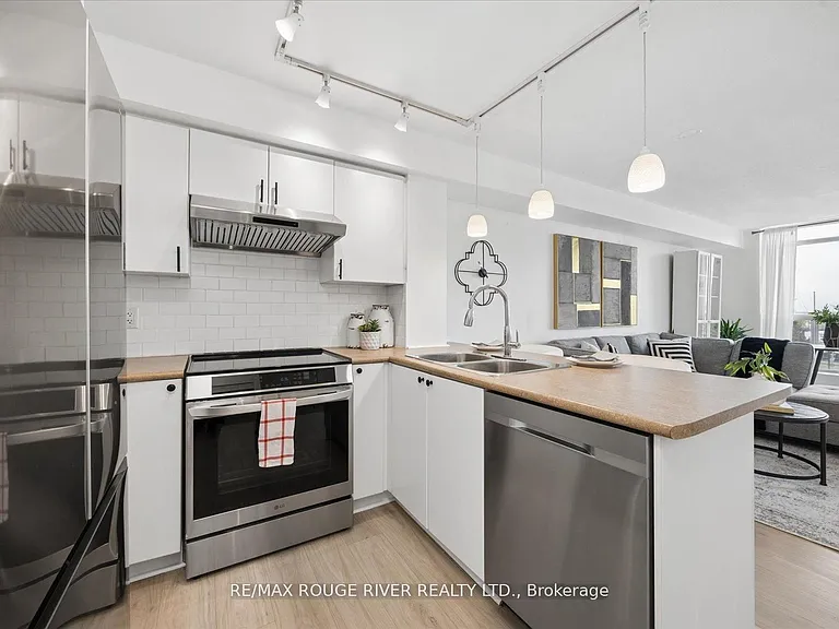 340 Watson St W #305 — Photo 8